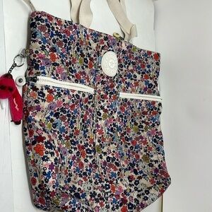 large flowered kipling bag, the bag has many compartments